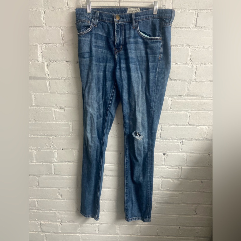 Ripped knee jeans